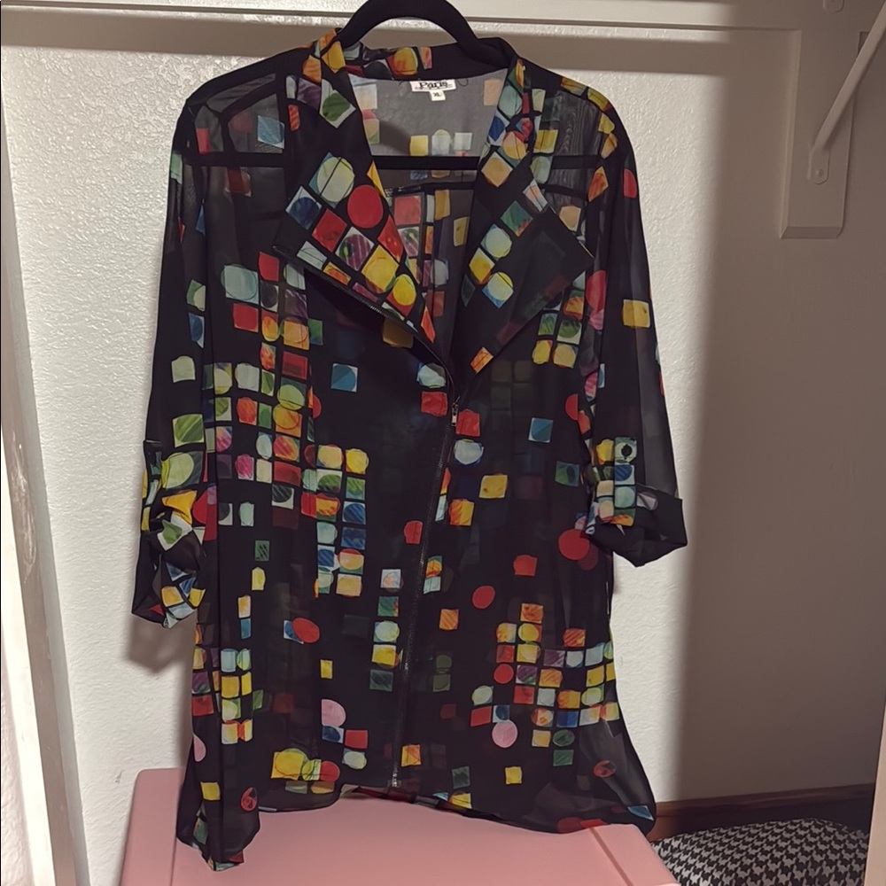 Aris Black Graphic Boxy Blouse with Notched Collar